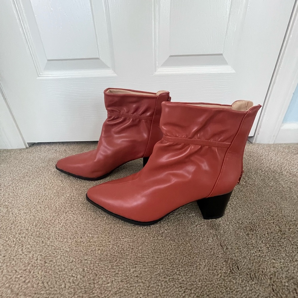 Women's Stylish Ankle Boots - Rust